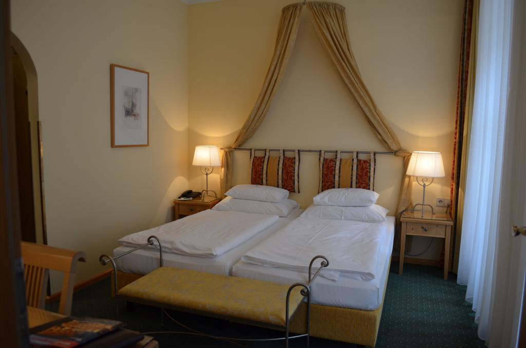 Hotel Jaeger - Family Tradition Since 1911 Wina Bagian luar foto