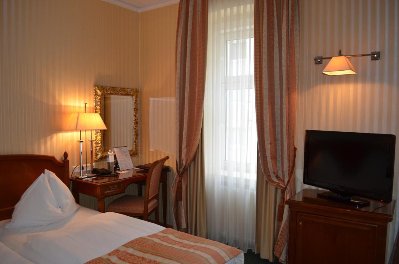 Hotel Jaeger - Family Tradition Since 1911 Wina Bagian luar foto